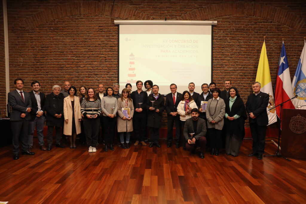 Grupo de premiados del XX Concurso de Investigación y Creación para Académicos.
