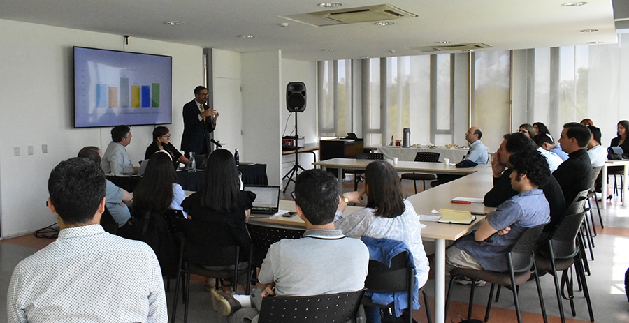 Foto del conversartorio “Abusos en contextos eclesiales: Heridas y responsabilidades”.