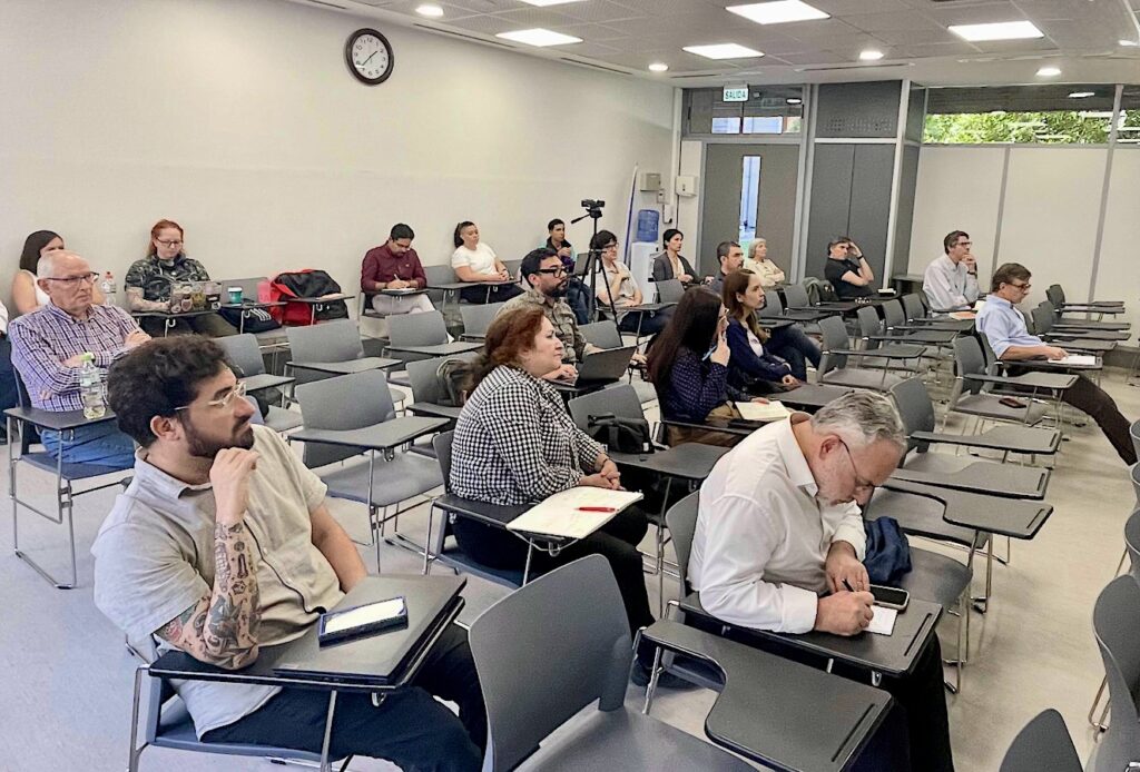 Asistentes de la presentación del académico Ignacio Pavez en el Ciclo de Conferencias en Éticas Aplicadas.