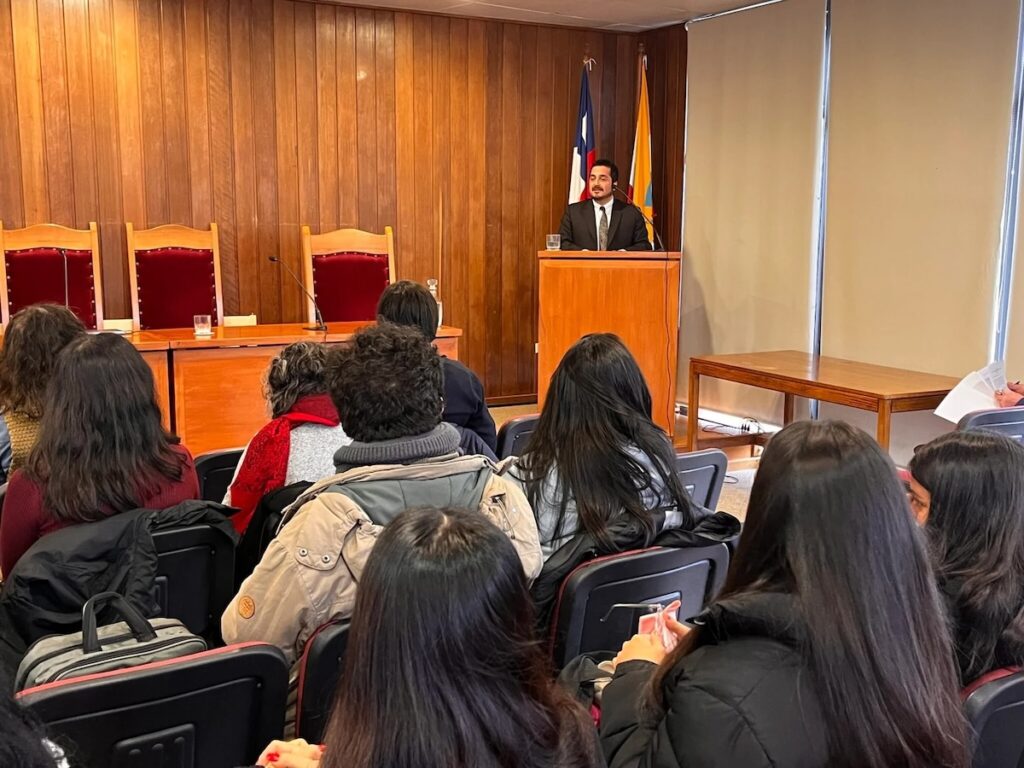 EL seremi de Justicia y Derechos Humanos de la Región de Los Ríos, Jorge Ríos del Río, en sus palabras durante el taller de Data Justa.