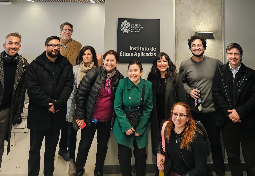 Foto de parte del equipo del Instituto de Éticas Aplicadas en sus nuevas dependencias.