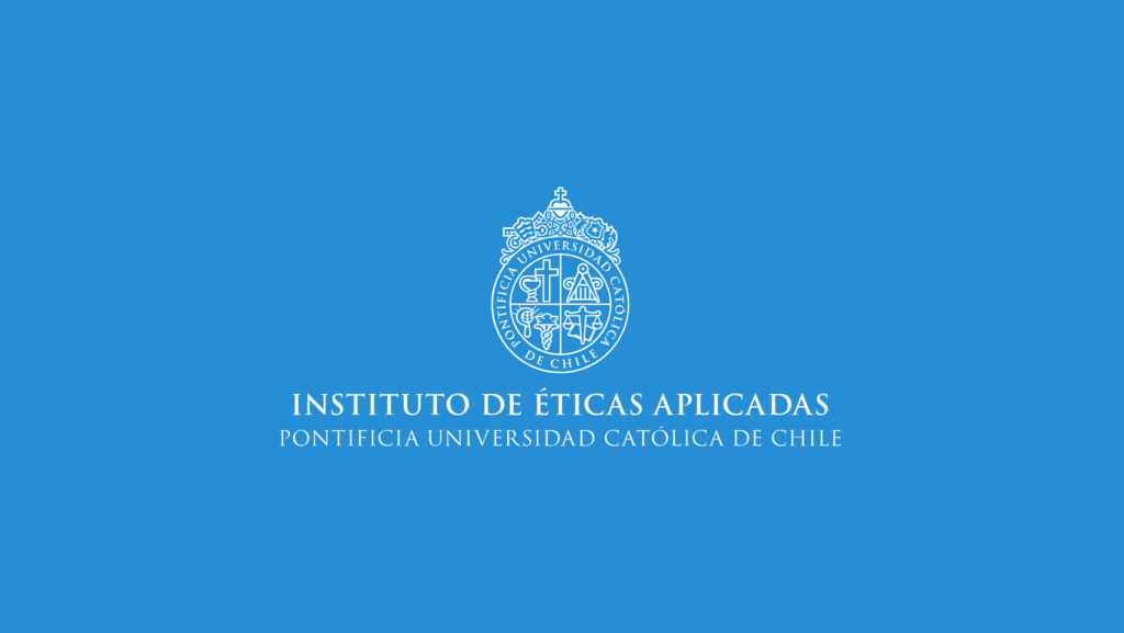 Gráfica de fondo celeste con el logo del Instituto de Éticas Aplicadas UC en el centro, en color blanco.