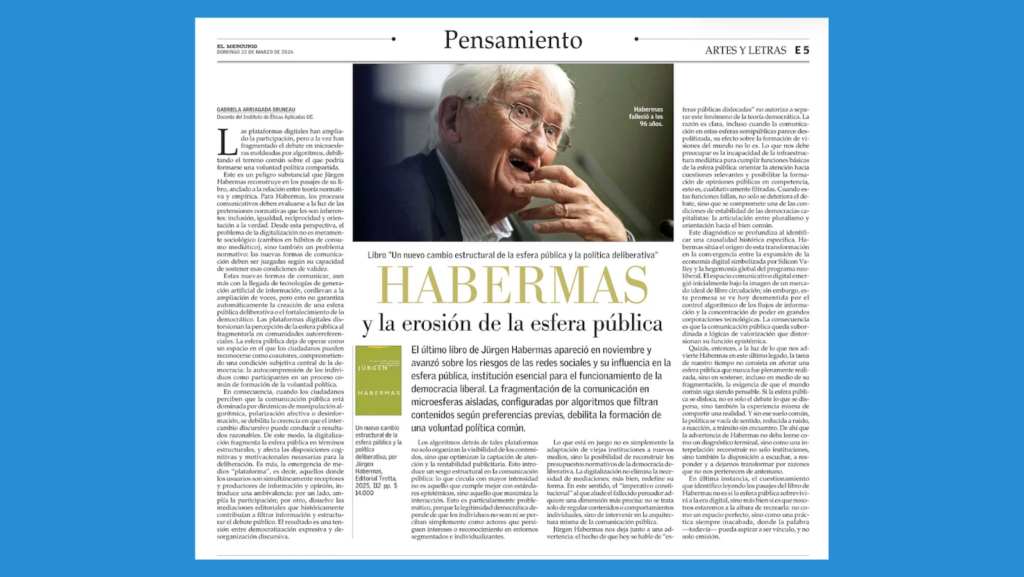 Gráfica con el fondo celeste y en el centro la imagen del comentario de la académica Gabriela Arriagada en Artes y Letras de El Mercurio.