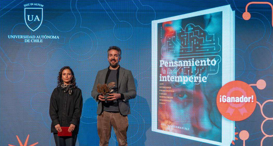 Foto del académico del Instituto de Éticas Aplicadas UC, Abel Wajnerman, recibiendo el Premio Cultura Científica 2026.