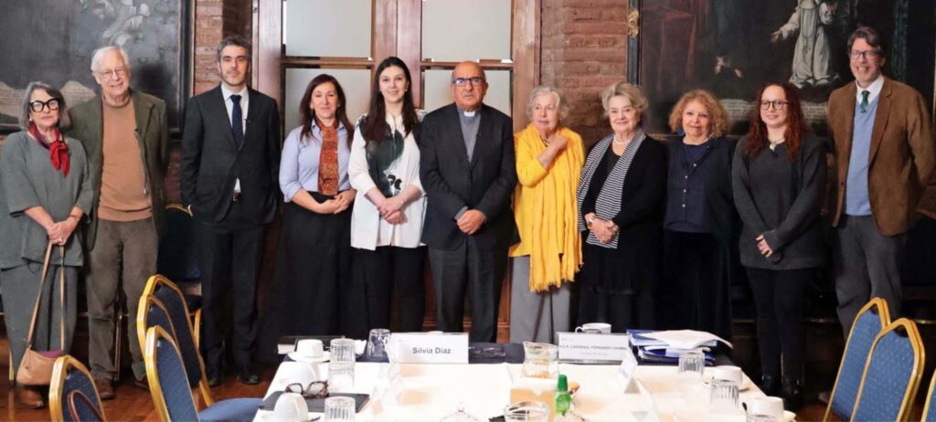 Foto del encuentro convocado por el Consejo Nacional de Ciencia, Tecnología, Conocimiento e Innovación para el Desarrollo (CTCI), en el que participaron los académicos Gabriela Arriagada Bruneau y Cristián Hodge.