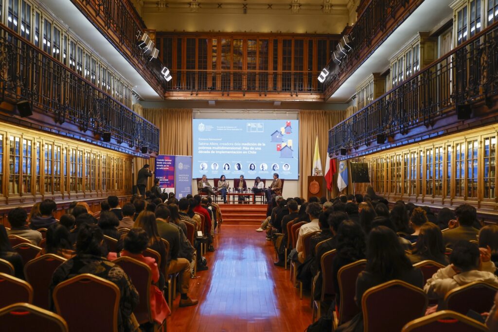 Panel de conversación del seminario internacional.