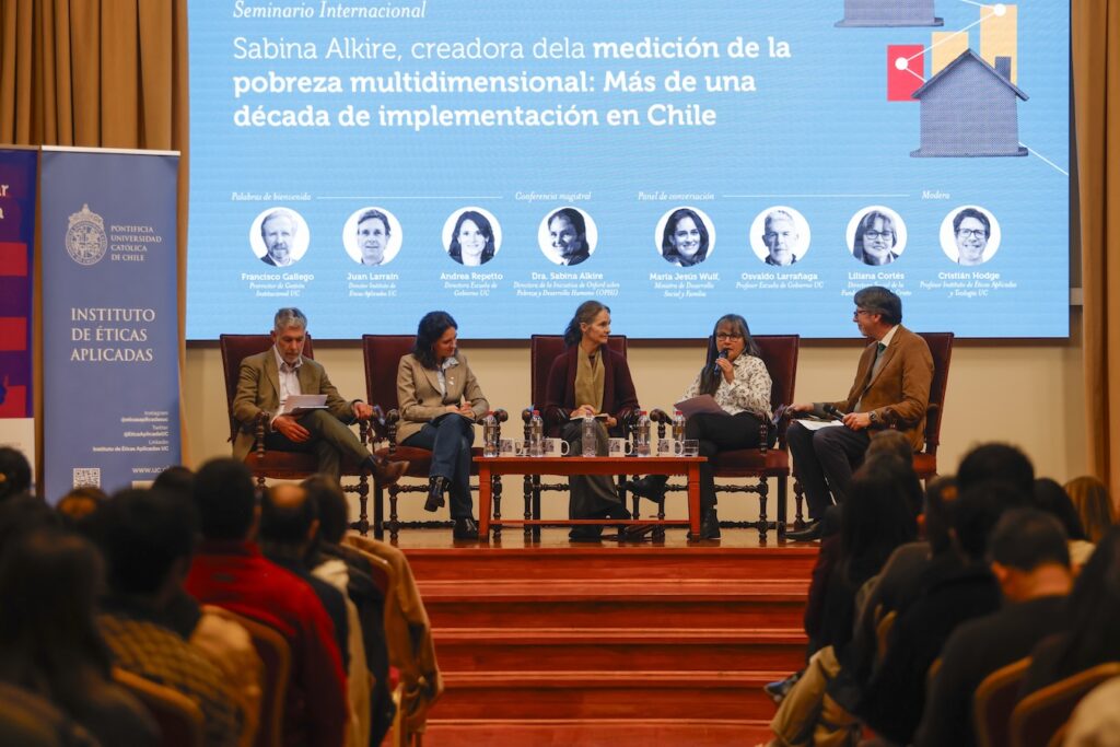 Panel de conversación del seminario internacional.